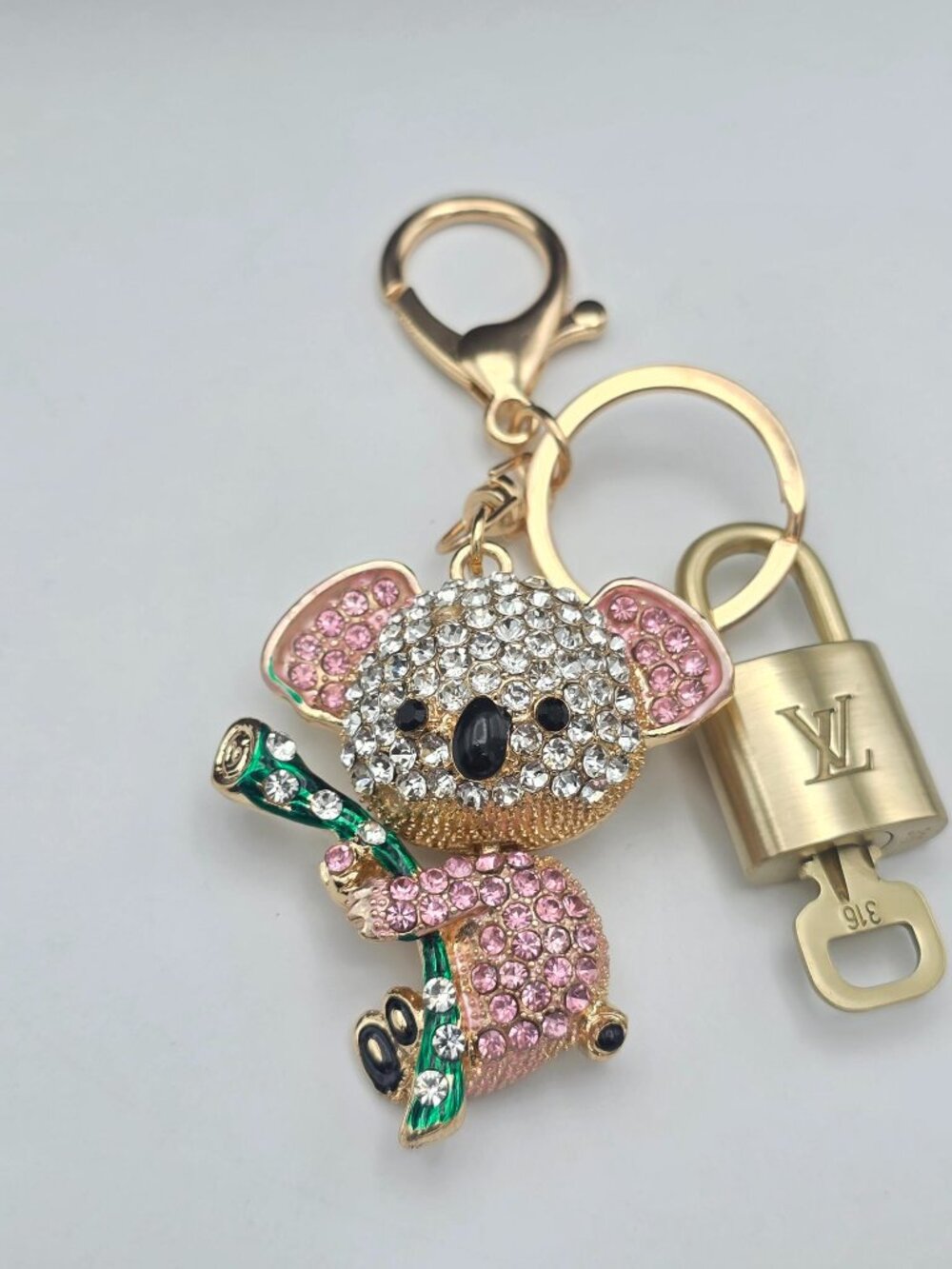 Authentic Louis Vuitton Gold Lock 🔒 Unbranded Elephant Keychain Bag Charm LV - Picture 9 of 9